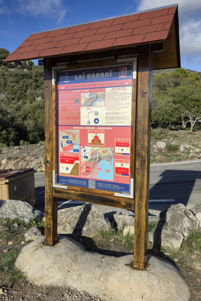 Le panneau d'information de Laï Barraï